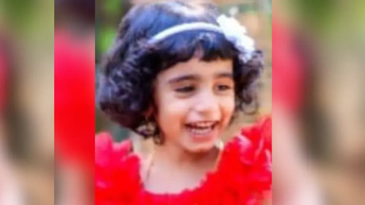 വിദേശത്ത് നിന്നെത്തിയ അച്ഛനെ കൂട്ടാനെത്തി, ഹോട്ടലിൽ നിന്ന് മസാലദോശ കഴിച്ചു, ഭക്ഷ്യവിഷബാധ; 3 വയസുകാരി മരിച്ചു വിദേശത്ത് നിന്നെത്തിയ അച്ഛനെ കൂട്ടാനെത്തി, ഹോട്ടലിൽ നിന്ന് മസാലദോശ കഴിച്ചു, ഭക്ഷ്യവിഷബാധ; 3 വയസുകാരി മരിച്ചു