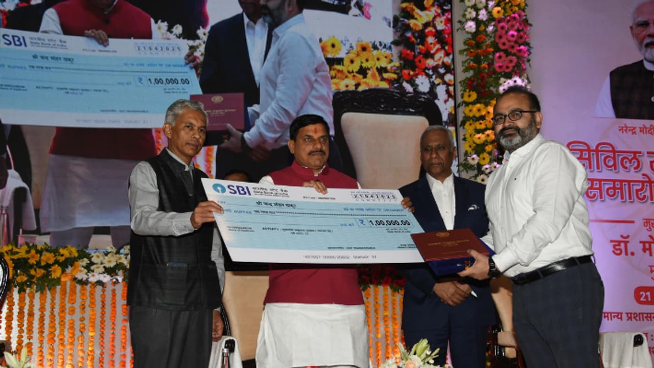 mp news lokseva diwas mp cm mohan yadav awards civil servants mp news lokseva diwas mp cm mohan yadav awards civil servants