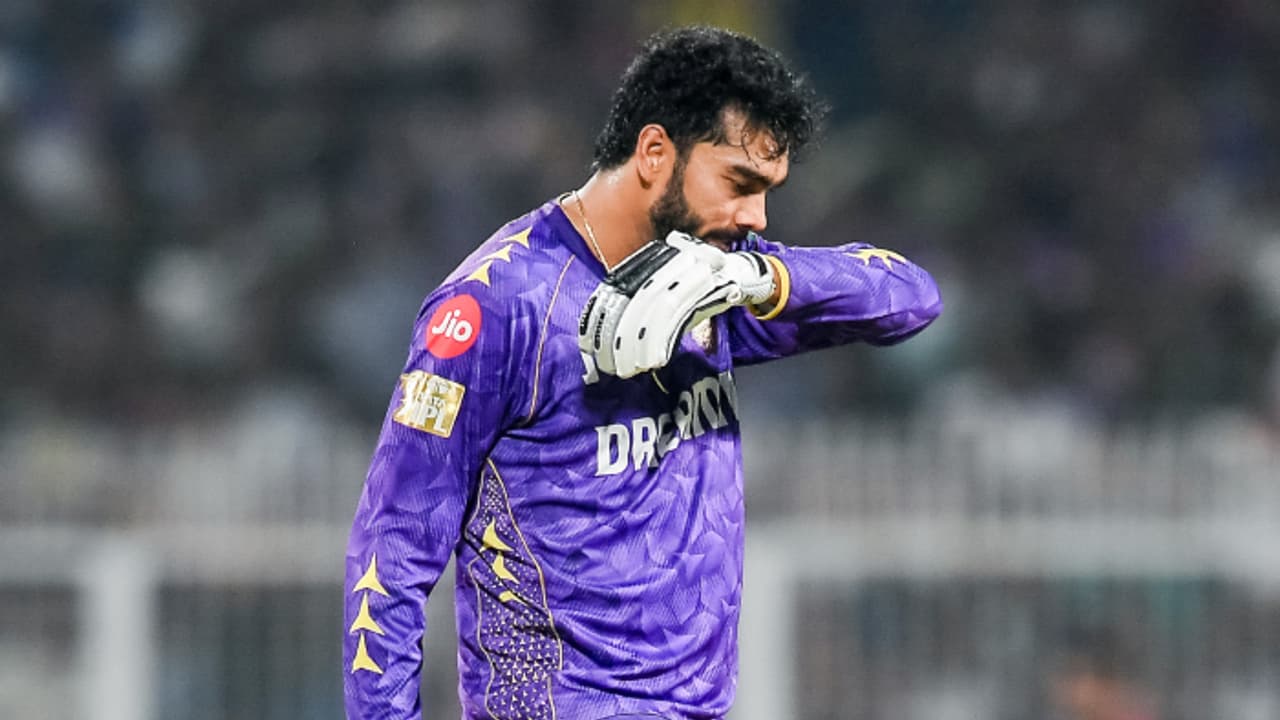 '23.75 കോടിയുടെ മുതലാണ്', കൊല്‍ക്കത്ത തോറ്റതിന് പിന്നാലെ വെങ്കടേഷ് അയ്യരെ പൊരിച്ച് ആരാധകര്‍