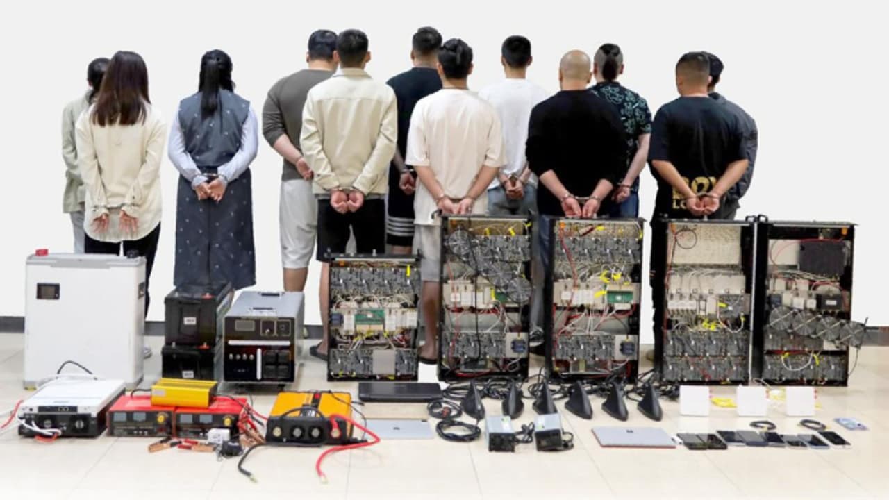 വ്യാജ സന്ദേശത്തിനു പിന്നിൽ പ്രവാസി സംഘം, 12 പേർ, സൈബര്‍ കുറ്റകൃത്യങ്ങള്‍ നടത്തിയ മാഫിയ ഖത്തറിൽ അറസ്റ്റിൽ 