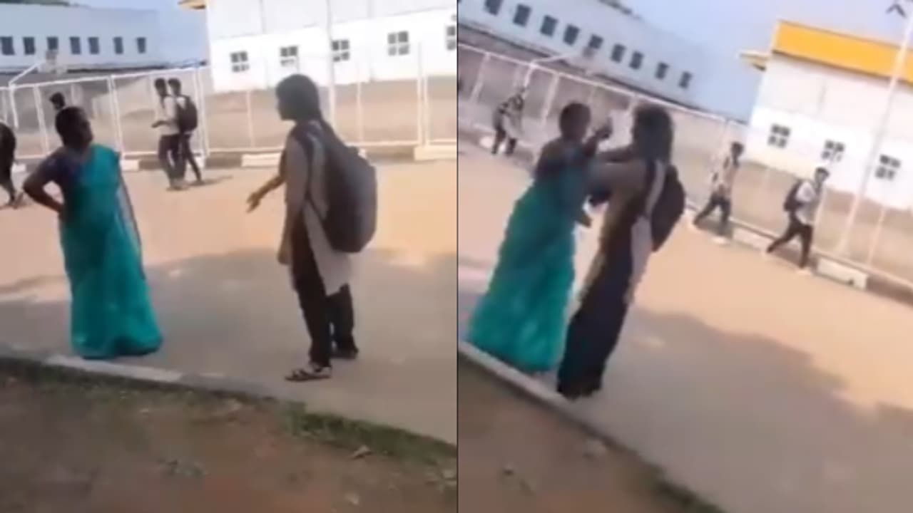 അധ്യാപികയെ ചെരുപ്പൂരി അടിച്ച് വിദ്യാർത്ഥിനി; പ്രകോപിതയായത് മൊബൈൽ ഫോൺ പിടിച്ചുവാങ്ങിയതോടെ, വീഡിയോ പുറത്ത്