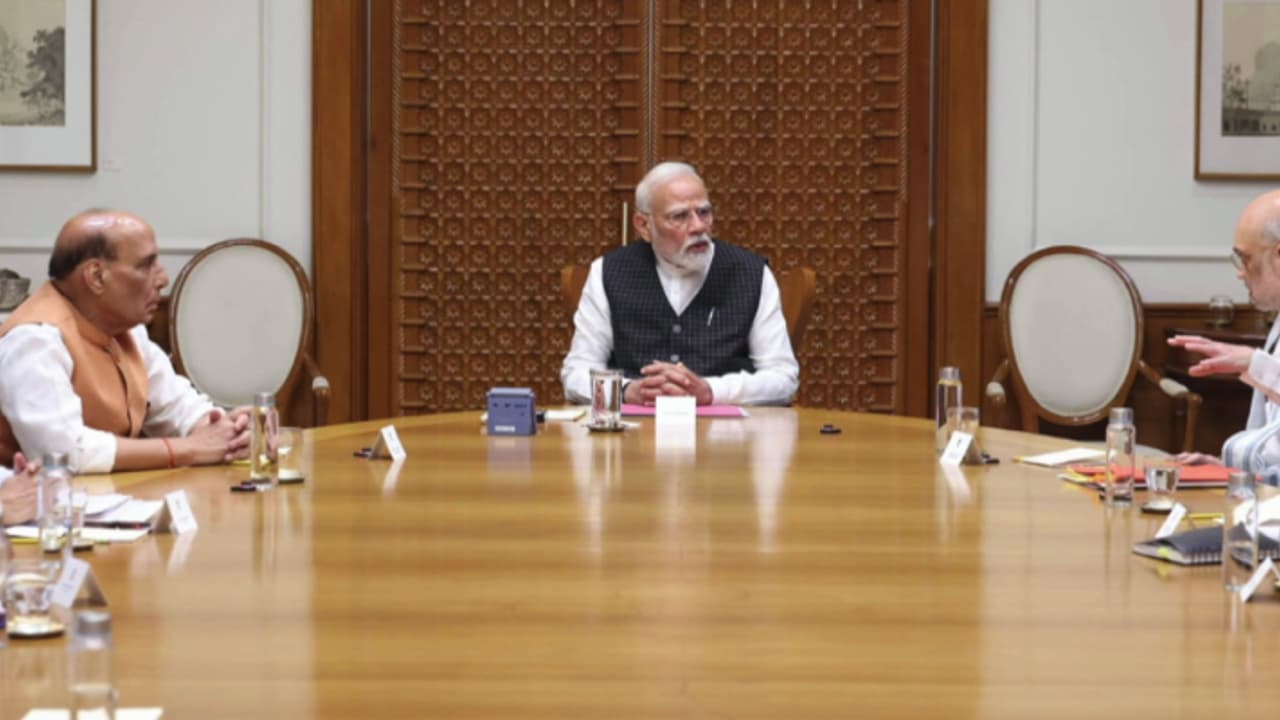 പഹൽഗാം ആക്രമണം: പാകിസ്ഥാനെതിരെ നടപടി യുദ്ധകാലത്ത് പോലും സ്വീകരിക്കാത്തത്; സർവകക്ഷി യോഗത്തിൽ വിശദീകരിക്കും പഹൽഗാം ആക്രമണം: പാകിസ്ഥാനെതിരെ നടപടി യുദ്ധകാലത്ത് പോലും സ്വീകരിക്കാത്തത്; സർവകക്ഷി യോഗത്തിൽ വിശദീകരിക്കും