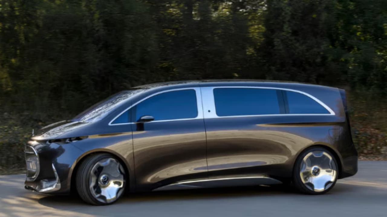 കാറോ അതോ ലക്ഷ്വറി വില്ലയോ? 65 ഇഞ്ച് 4K ടിവി, മേൽക്കൂരയിൽ സോളാർ പാനലുകൾ, ഇന്‍റീരിയർ കണ്ടാൽ അന്തംവിടും!