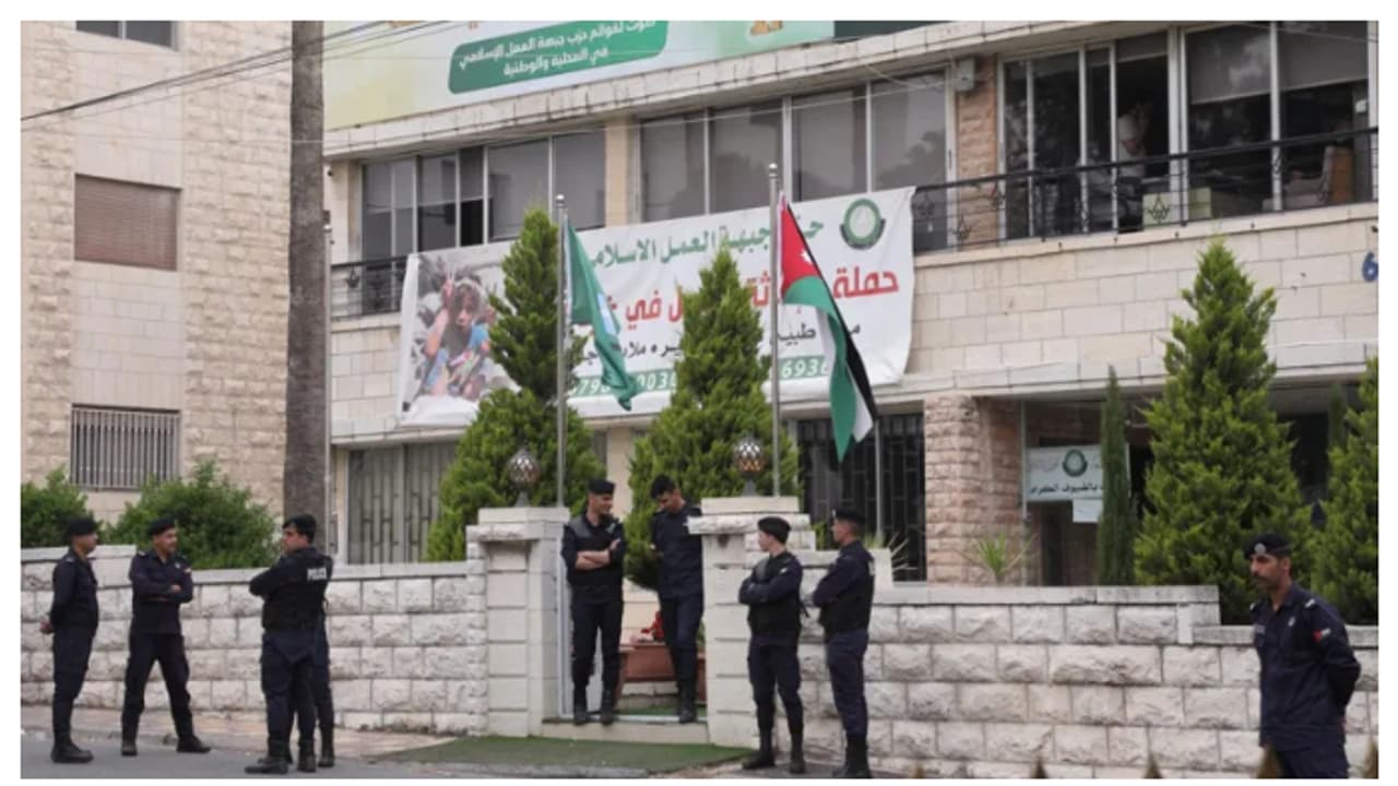 എല്ലാ ഓഫിസുകളും അടച്ചുപൂട്ടി, സ്വത്ത് കണ്ടുകെട്ടും; മുസ്ലിം ബ്രദർഹുഡിനെ നിരോധിച്ച് ജോർദാൻ എല്ലാ ഓഫിസുകളും അടച്ചുപൂട്ടി, സ്വത്ത് കണ്ടുകെട്ടും; മുസ്ലിം ബ്രദർഹുഡിനെ നിരോധിച്ച് ജോർദാൻ