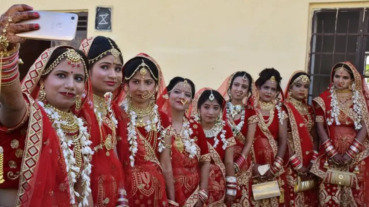 Big change in mass marriage 