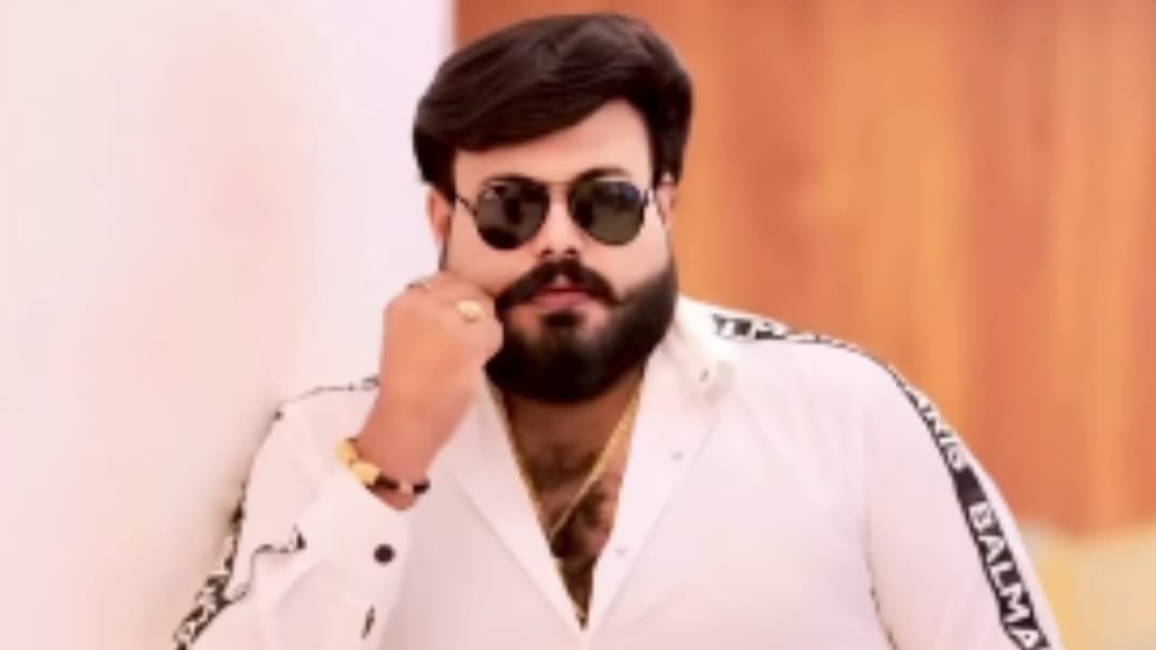 '16കാരിയെ അര്ധനഗ്നയാക്കി റീൽസ്', കേസിന് പിന്നാലെ ഫോൺ ഓഫ്, വ്ളോഗര് മുങ്ങി, ഇൻസ്റ്റ സ്റ്റോറിയിൽ പ്രതികരണം '16കാരിയെ അര്ധനഗ്നയാക്കി റീൽസ്', കേസിന് പിന്നാലെ ഫോൺ ഓഫ്, വ്ളോഗര് മുങ്ങി, ഇൻസ്റ്റ സ്റ്റോറിയിൽ പ്രതികരണം