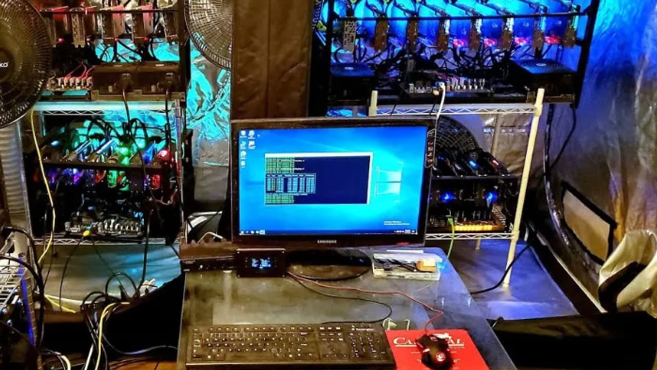 ചില വീടുകളിൽ വൈദ്യതി ഉപഭോഗം കൂടി; പരിശോധന, 100 വീട്ടിൽ ക്രിപ്റ്റോ കറൻസി മൈനിങ് എന്ന് കുവൈത്ത് ഊര്‍ജ മന്ത്രാലയം