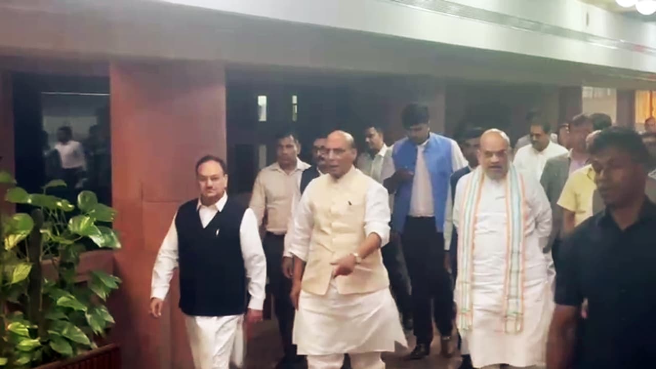 Pahalgam Terror Attack : ఇక తగ్గేదేలే... మోదీ సర్కార్ కు అన్నిపార్టీల సపోర్ట్ Pahalgam Terror Attack : ఇక తగ్గేదేలే... మోదీ సర్కార్ కు అన్నిపార్టీల సపోర్ట్