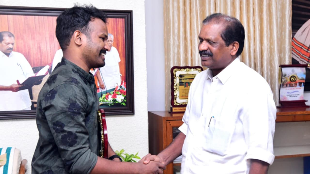 തപാൽ ജോലി രാജിവെച്ച് തുടങ്ങിയ ശ്രമം, അഞ്ചാം ശ്രമത്തിൽ സിവിൽ സര്വീസ് മെയിൻ ലിസ്റ്റിൽ; 'ലക്ഷ്യ' സ്കോളർഷിപ്പ് തപാൽ ജോലി രാജിവെച്ച് തുടങ്ങിയ ശ്രമം, അഞ്ചാം ശ്രമത്തിൽ സിവിൽ സര്വീസ് മെയിൻ ലിസ്റ്റിൽ; 'ലക്ഷ്യ' സ്കോളർഷിപ്പ്