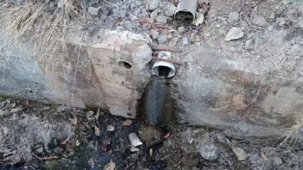 ವಿಷಕಾರಿ ತ್ಯಾಜ್ಯ ಹಳ್ಳಕ್ಕೆ, ಅಲ್ಲಿಂದ ಭೀಮೆಯೊಡಲಿಗೆ: ಜನ ಜಲ ಜೀವನದ ಮೇಲೆ ದುಷ್ಪರಿಣಾಮ ವಿಷಕಾರಿ ತ್ಯಾಜ್ಯ ಹಳ್ಳಕ್ಕೆ, ಅಲ್ಲಿಂದ ಭೀಮೆಯೊಡಲಿಗೆ: ಜನ ಜಲ ಜೀವನದ ಮೇಲೆ ದುಷ್ಪರಿಣಾಮ