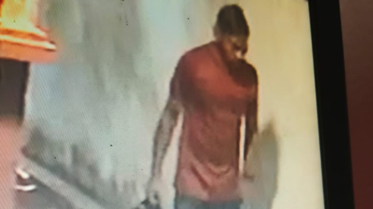 10 മണിക്ക് ഡ്യൂട്ടിക്കെത്തി മുറിയിൽ കയറി, സെക്യൂരിറ്റി ജീവനക്കാരനെ പൂട്ടിയിട്ട് ക്ഷേത്രത്തിൽ മോഷണ ശ്രമം 10 മണിക്ക് ഡ്യൂട്ടിക്കെത്തി മുറിയിൽ കയറി, സെക്യൂരിറ്റി ജീവനക്കാരനെ പൂട്ടിയിട്ട് ക്ഷേത്രത്തിൽ മോഷണ ശ്രമം