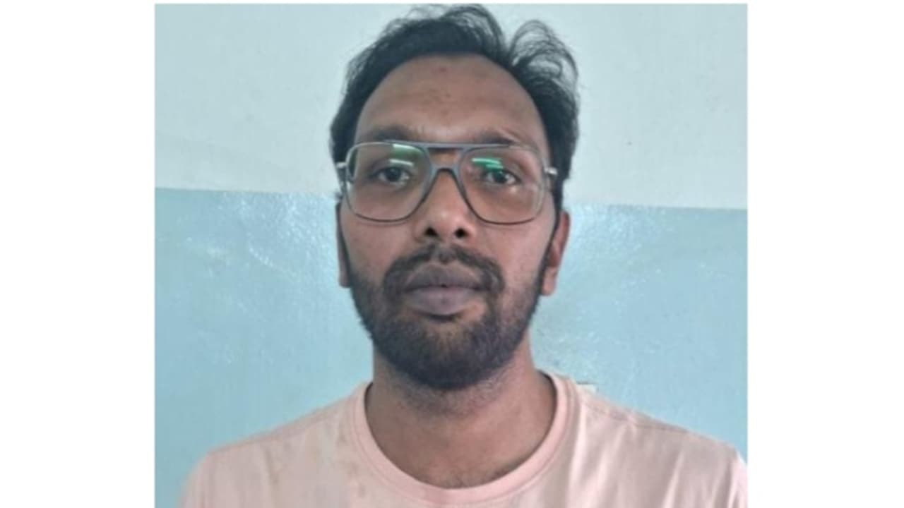 യുവതിയെ സോഷ്യൽ മീഡിയയിൽ പിന്തുടർന്ന് ശല്യം ചെയ്തു, മോർഫ് ചെയ്ത് ചിത്രം പ്രചരിപ്പിച്ചു; യുവാവ് പിടിയിൽ യുവതിയെ സോഷ്യൽ മീഡിയയിൽ പിന്തുടർന്ന് ശല്യം ചെയ്തു, മോർഫ് ചെയ്ത് ചിത്രം പ്രചരിപ്പിച്ചു; യുവാവ് പിടിയിൽ