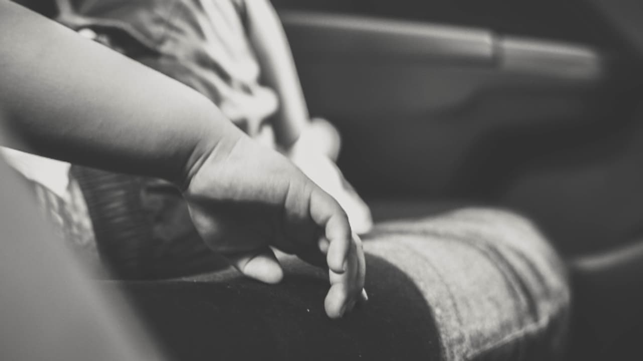 അമ്മയുടെ കൈയിൽ നിന്ന് കുതറിയോടി, ടാങ്കിൽ വീണ് ഇന്ത്യക്കാരിയായ നാലുവയസ്സുകാരിക്ക് സൗദിയിൽ ദാരുണാന്ത്യം അമ്മയുടെ കൈയിൽ നിന്ന് കുതറിയോടി, ടാങ്കിൽ വീണ് ഇന്ത്യക്കാരിയായ നാലുവയസ്സുകാരിക്ക് സൗദിയിൽ ദാരുണാന്ത്യം