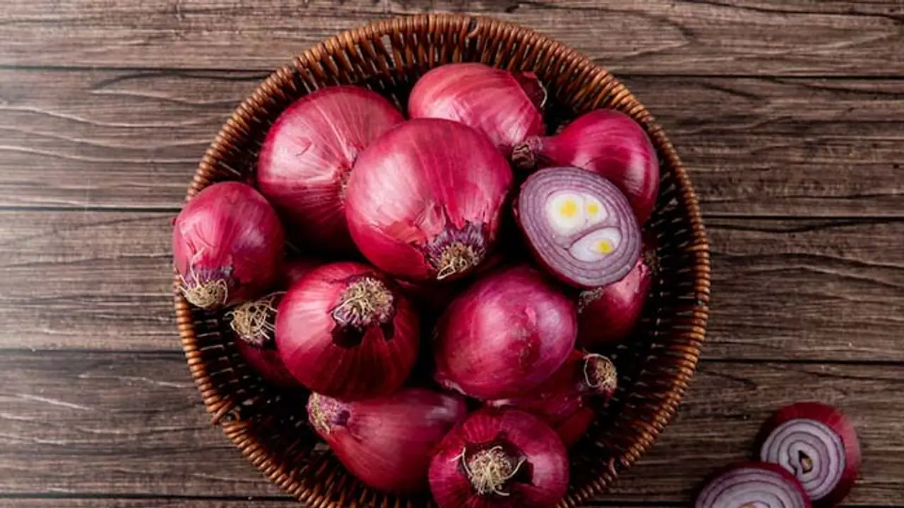 ഫ്രിഡ്ജിൽ സവാള സൂക്ഷിക്കാറുണ്ടോ? എങ്കിൽ ഉടനെ മാറ്റിക്കോളൂ; കാര്യം ഇതാണ് ഫ്രിഡ്ജിൽ സവാള സൂക്ഷിക്കാറുണ്ടോ? എങ്കിൽ ഉടനെ മാറ്റിക്കോളൂ; കാര്യം ഇതാണ്