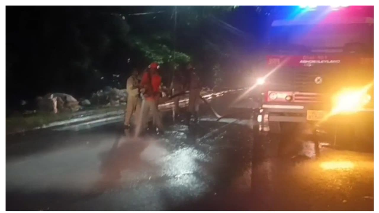 തുടരെ തുടരെ ഏഴോളം ബൈക്കുകൾ തെന്നിവീണു; ആശങ്കയായി റോഡ്, ഒടുവില്‍ നാട്ടുകാർക്ക് ആശ്വാസമായി യാഥാര്‍ഥ്യം പുറത്ത്