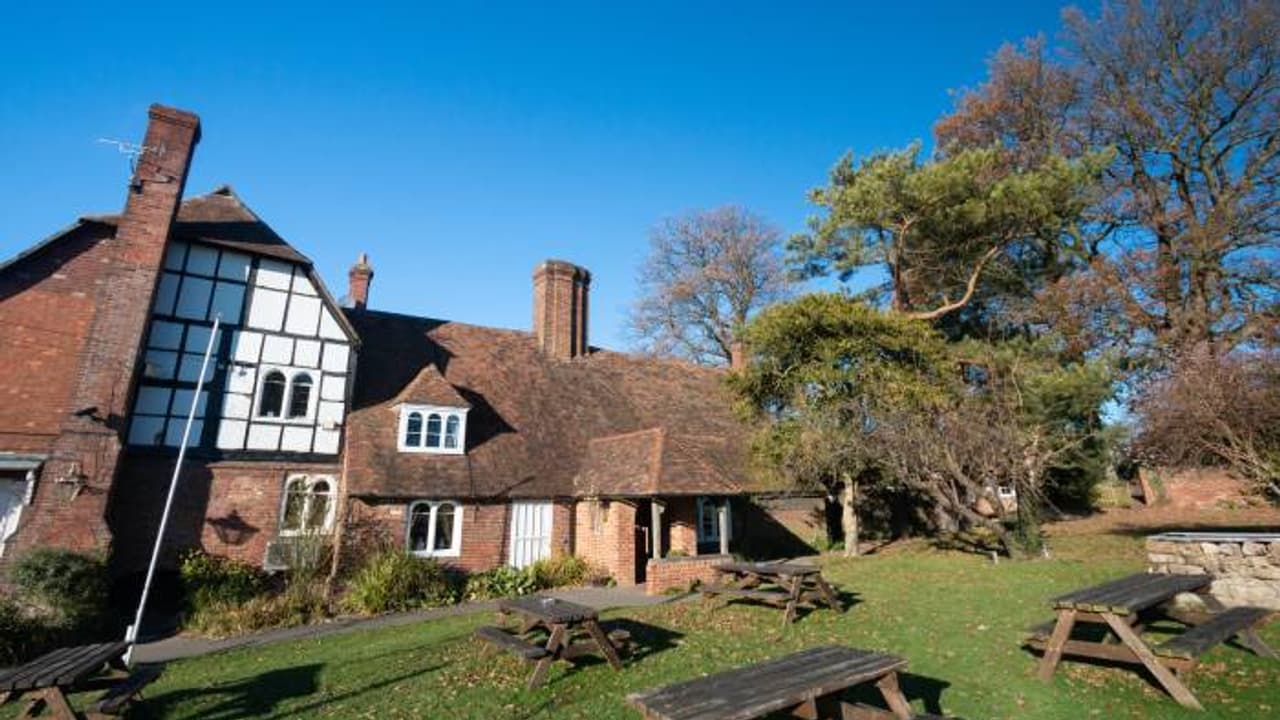 എങ്ങോട്ട് തിരിഞ്ഞാലും 'പ്രേതങ്ങൾ' മാത്രമുള്ളൊരു ​ഗ്രാമം, തൂങ്ങിക്കിടക്കുന്ന സ്കൂള്‍ മാഷും, അലറുന്നൊരാളും