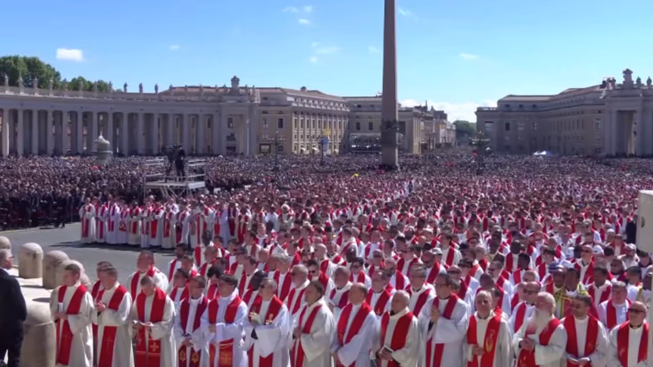 ഫ്രാൻസിസ് മാർപ്പാപ്പയുടെ സംസ്കാര ശുശ്രൂഷകൾ അവസാന ഘട്ടത്തിലേക്ക്; സെന്റ് പീറ്റേഴ്സ് ചത്വരം ജനസാഗരം ഫ്രാൻസിസ് മാർപ്പാപ്പയുടെ സംസ്കാര ശുശ്രൂഷകൾ അവസാന ഘട്ടത്തിലേക്ക്; സെന്റ് പീറ്റേഴ്സ് ചത്വരം ജനസാഗരം