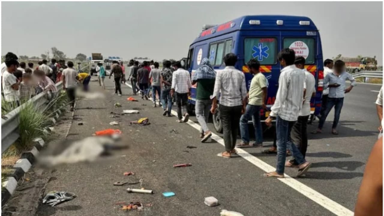 ശുചീകരണ തൊഴിലാളികൾക്കിടയിലേക്ക് പിക്കപ്പ് വാൻ പാഞ്ഞുകയറി; ആറ് പേർ മരിച്ചു, അഞ്ച് പേർക്ക് പരിക്ക്