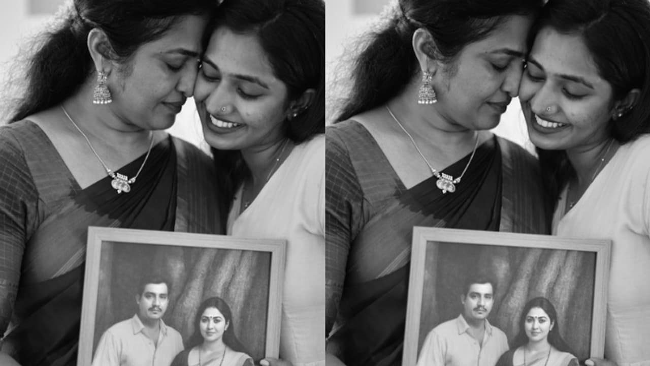 'അദ്ദേഹം എനിക്കൊപ്പമുള്ളതു പോലെ'; മകളുടെ സമ്മാനം കണ്ട് കണ്ണു നിറഞ്ഞ് ഉമാ നായർ 'അദ്ദേഹം എനിക്കൊപ്പമുള്ളതു പോലെ'; മകളുടെ സമ്മാനം കണ്ട് കണ്ണു നിറഞ്ഞ് ഉമാ നായർ