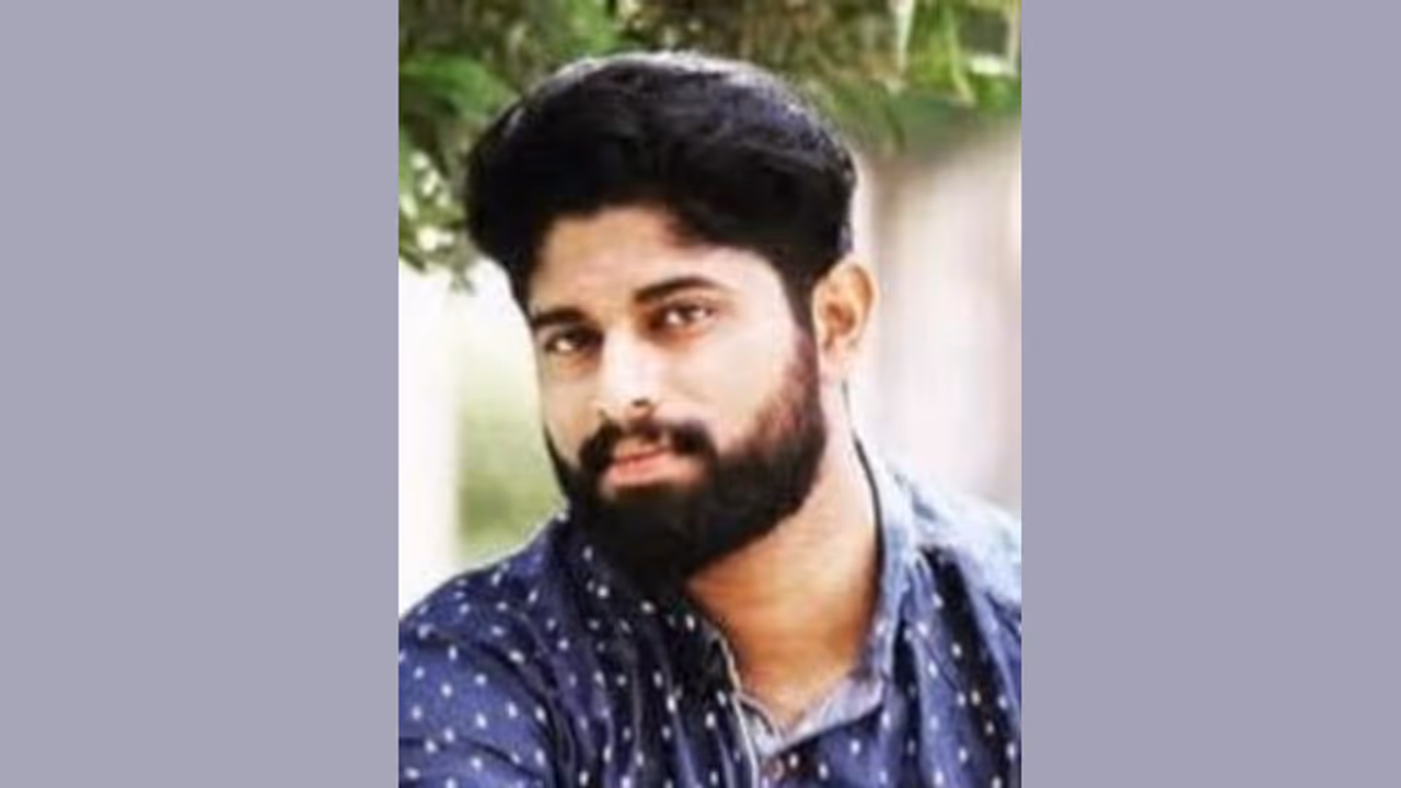 വിവാഹം കഴിഞ്ഞിട്ട് ആറുമാസം മാത്രം, കുവൈത്തിൽ നിന്ന് നാട്ടിലേക്കുള്ള യാത്രാമധ്യേ മലയാളി യുവാവ് നിര്യാതനായി വിവാഹം കഴിഞ്ഞിട്ട് ആറുമാസം മാത്രം, കുവൈത്തിൽ നിന്ന് നാട്ടിലേക്കുള്ള യാത്രാമധ്യേ മലയാളി യുവാവ് നിര്യാതനായി