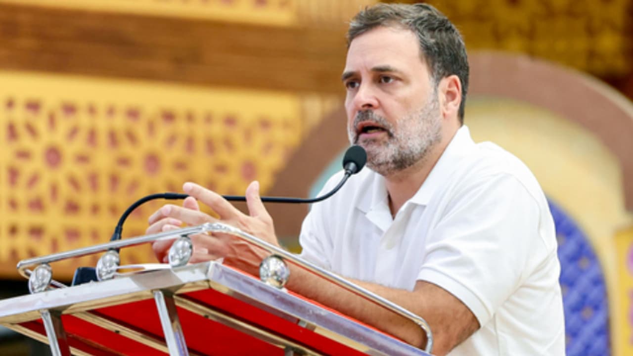 സവർക്കറിനെതിരായ പരാമർശം; രാഹുലിന് തിരിച്ചടി, മെയ് 9ന് നേരിട്ട് ഹാജരാകണമെന്ന് പൂനെ കോടതി