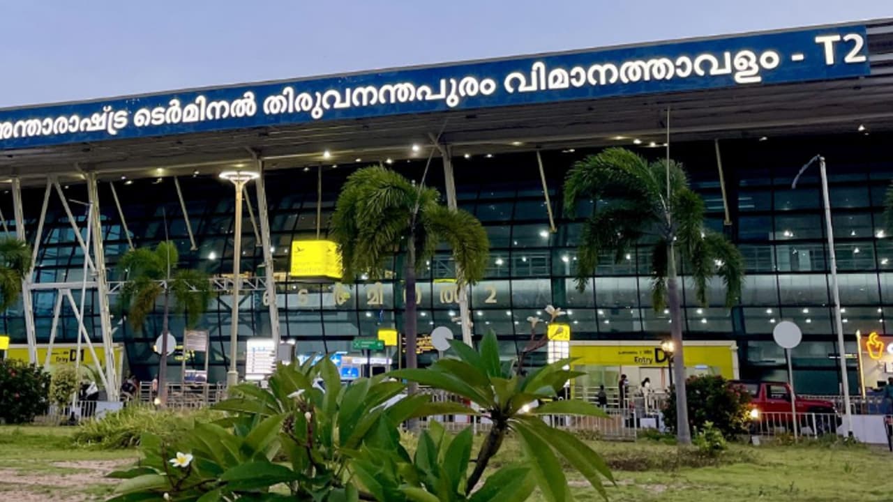 തിരുവനന്തപുരം വിമാനത്താവളത്തിലും ബോംബ് ഭീഷണി; സന്ദേശം എത്തിയത് മെയില‍ിൽ, പരിശോധന കർശനമാക്കി