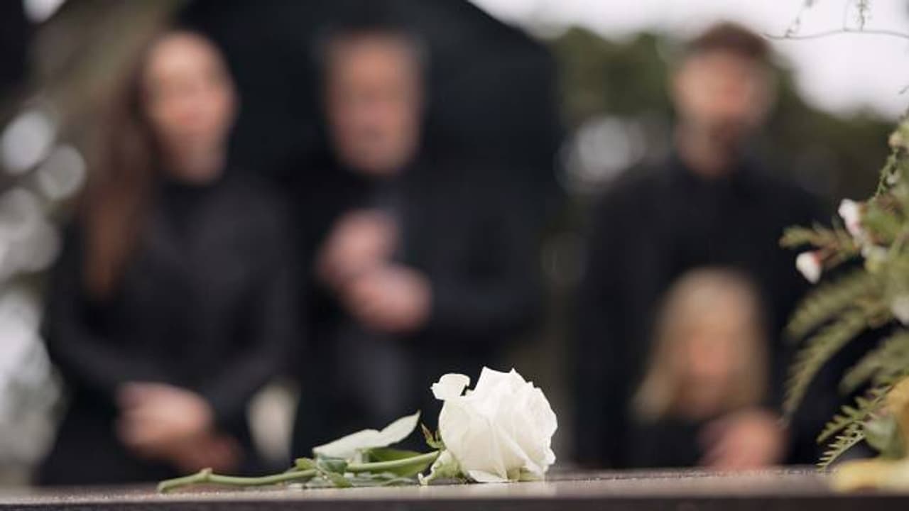 സംസ്കാര ചടങ്ങുകൾ ചെലവേറിയത്; പിതാവിന്റെ മൃതദേഹം 2 വർഷത്തേക്ക് വാർഡ്രോബിൽ ഒളിപ്പിച്ച് മകൻ