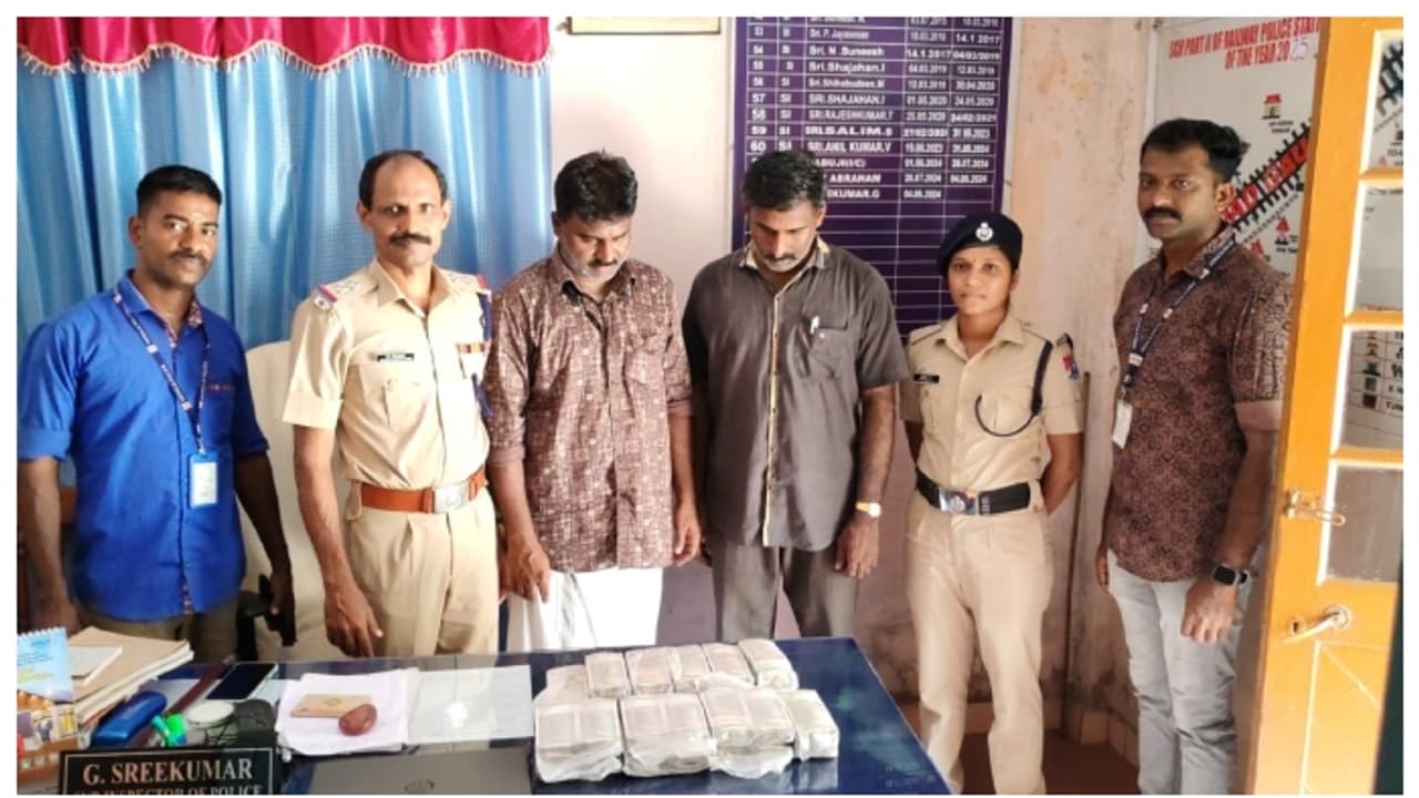 2 മാസം, ഇതുവരെ പിടിച്ചത് 2 കോടിയോളം, എല്ലാം ട്രെയിൻ വഴി, ഇന്ന് മാത്രം പിടിച്ചത് 34 ലക്ഷം, 2 പേർ പിടിയിൽ