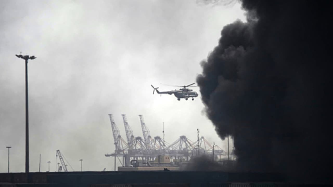 24 മണിക്കൂർ കഴിഞ്ഞിട്ടും നിയന്ത്രിക്കാനാവാതെ അഗ്നിബാധ, ഇറാന് സഹായവുമായി റഷ്യ, ഓഫീസുകളും സ്കൂളുകളും അടച്ചു 24 മണിക്കൂർ കഴിഞ്ഞിട്ടും നിയന്ത്രിക്കാനാവാതെ അഗ്നിബാധ, ഇറാന് സഹായവുമായി റഷ്യ, ഓഫീസുകളും സ്കൂളുകളും അടച്ചു