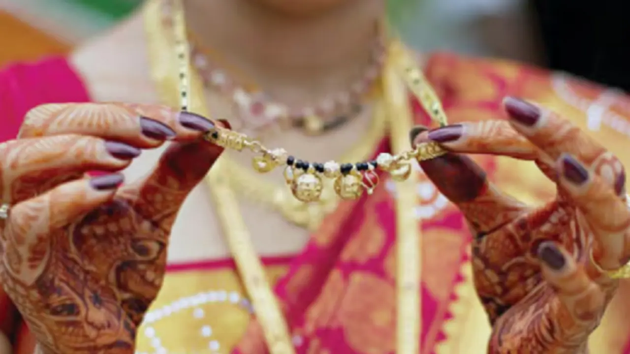 ಹೊಸ ವಿವಾದ: ರೈಲ್ವೆ ಪರೀಕ್ಷೆಯಲ್ಲೂ ಮಂಗಳಸೂತ್ರ ನಿಷಿದ್ಧ!