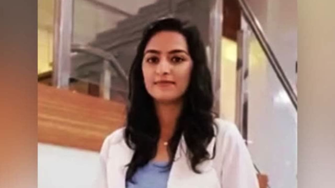 പരീക്ഷയ്ക്ക് ദില്ലിയിലേക്ക് പോയതാണ് ഭാവന, കണ്ടെത്തുന്നത് ഹരിയാനയിൽ, പൊള്ളലേറ്റ് ജയ്പൂരിലെ ആശുപത്രിയിൽ മരണം പരീക്ഷയ്ക്ക് ദില്ലിയിലേക്ക് പോയതാണ് ഭാവന, കണ്ടെത്തുന്നത് ഹരിയാനയിൽ, പൊള്ളലേറ്റ് ജയ്പൂരിലെ ആശുപത്രിയിൽ മരണം