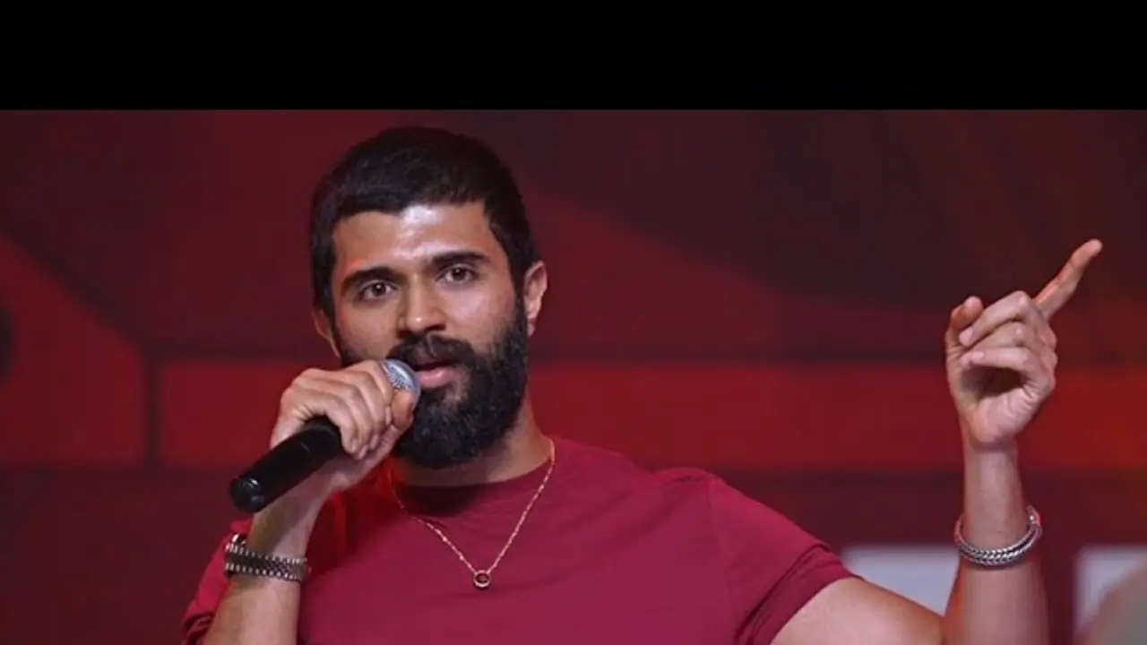 విజయ్‌ దేవరకొండపై కేసు.. ఆదివాసీలను అవమానించారంటూ ఫిర్యాదు 