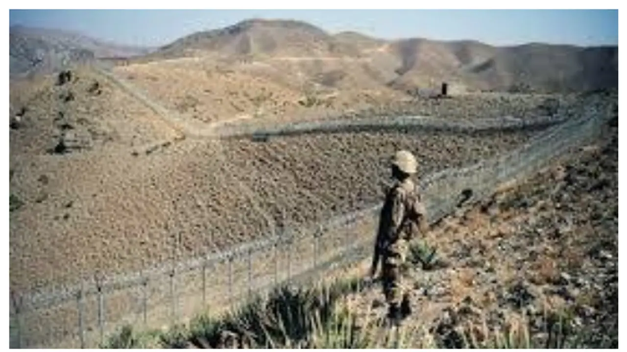 നുഴഞ്ഞുകയറാൻ ശ്രമിച്ച 54 അഫ്ഗാനികളെ വധിച്ച് പാക് സൈന്യം, കൊല്ലപ്പെട്ടത് ഖ്വാരിജുകളെന്ന് വിശദീകരണം നുഴഞ്ഞുകയറാൻ ശ്രമിച്ച 54 അഫ്ഗാനികളെ വധിച്ച് പാക് സൈന്യം, കൊല്ലപ്പെട്ടത് ഖ്വാരിജുകളെന്ന് വിശദീകരണം