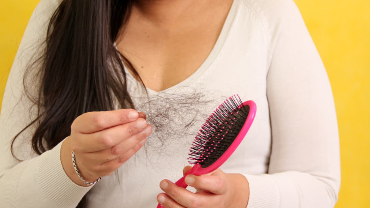 പ്രസവശേഷമുള്ള തലമുടി കൊഴിച്ചിൽ തടയാന്‍ സഹായിക്കുന്ന പോഷകങ്ങൾ