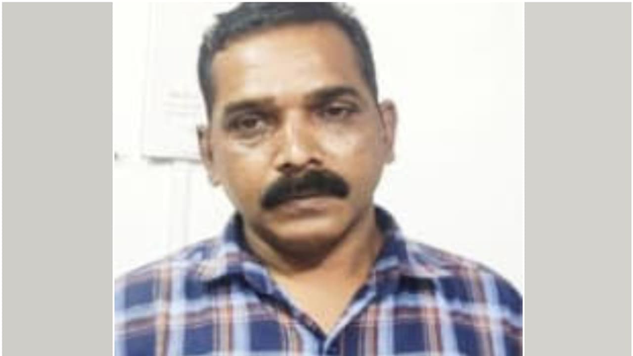 ലിഫ്റ്റ് നൽകാമെന്ന് പറഞ്ഞ് യുവതിയെ കാറിൽ കയറ്റി, പെപ്പർ സ്പ്രേയടിച്ച് ലൈംഗികാതിക്രമം: 50കാരന് 9 വർഷം കഠിന തടവ് ലിഫ്റ്റ് നൽകാമെന്ന് പറഞ്ഞ് യുവതിയെ കാറിൽ കയറ്റി, പെപ്പർ സ്പ്രേയടിച്ച് ലൈംഗികാതിക്രമം: 50കാരന് 9 വർഷം കഠിന തടവ്