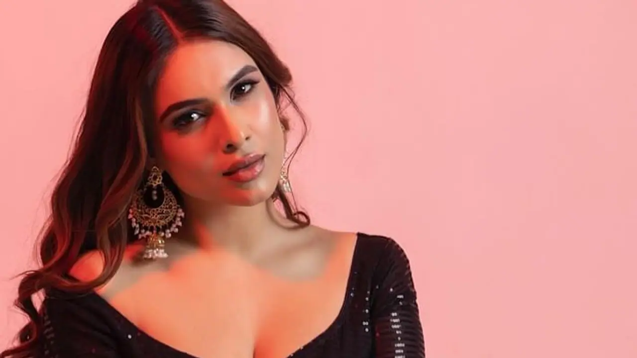 నటి నేహా మాలిక్ ఇంట్లో దొంగతనం, లక్షలు విలువ చేసే బంగారం మాయం