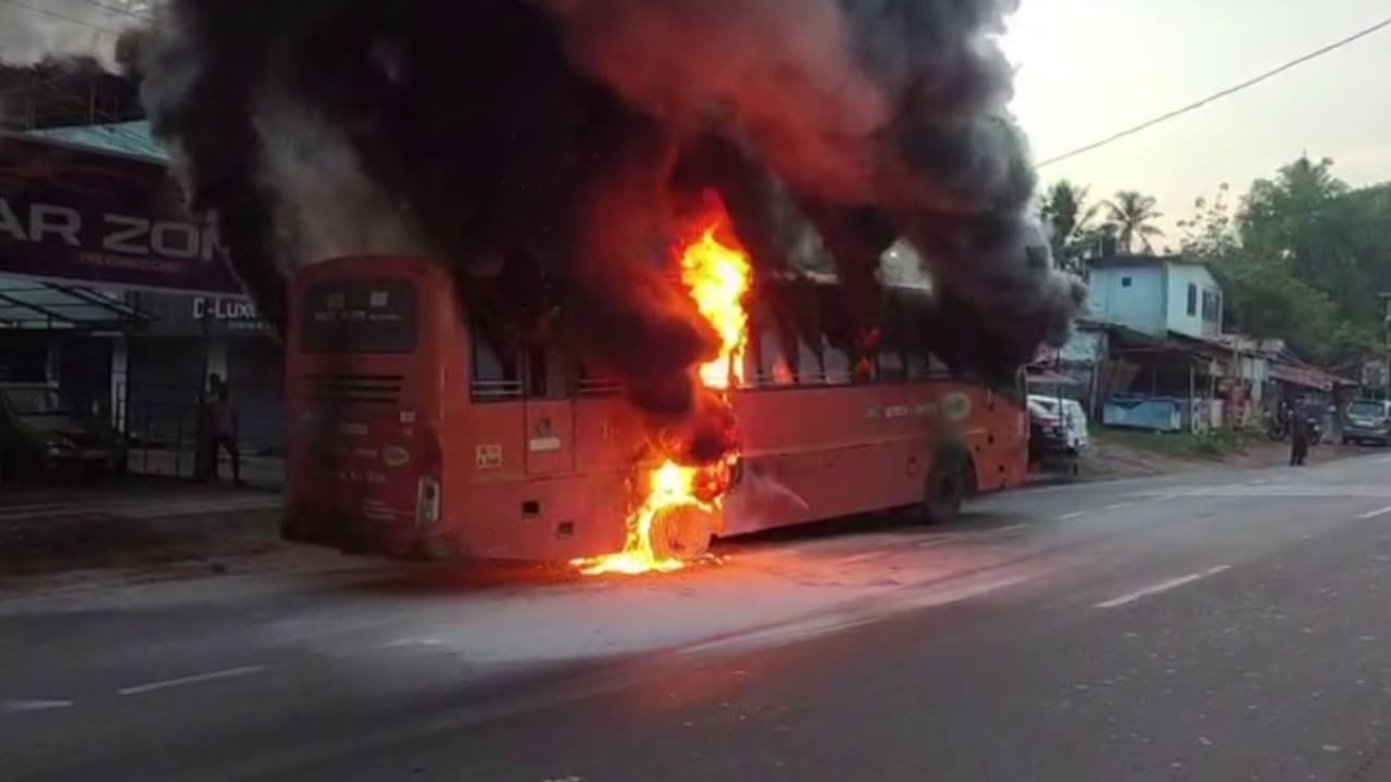 തിരുവനന്തപുരത്ത് കെഎസ്ആര്‍ടിസി സ്വിഫ്റ്റ് ബസിന് തീപിടിച്ചു; വൻ ദുരന്തം ഒഴിവായത് തലനാരിഴയ്ക്ക്