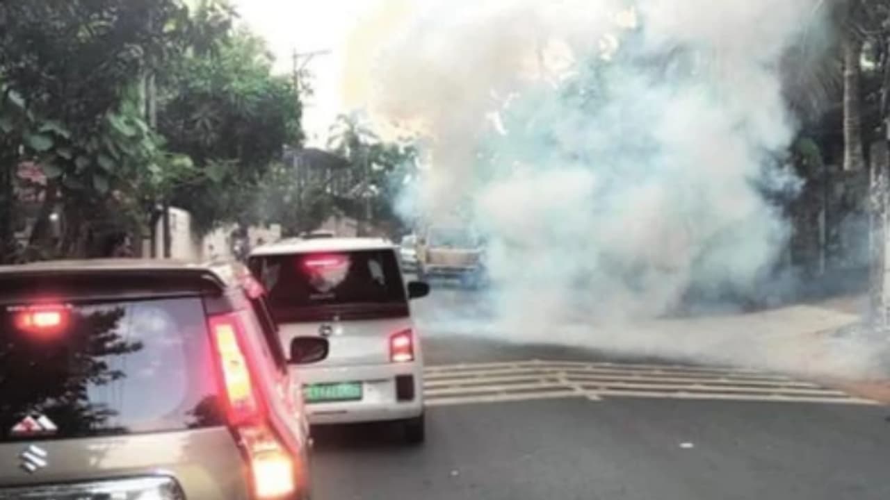 കല്ലാച്ചി വളയം റോട്ടിൽ വീണ്ടും അതിരുവിട്ട കല്ല്യാണ ആഘോഷം; പടക്കം പൊട്ടിച്ച് ഗതാഗത തടസമുണ്ടാക്കി 