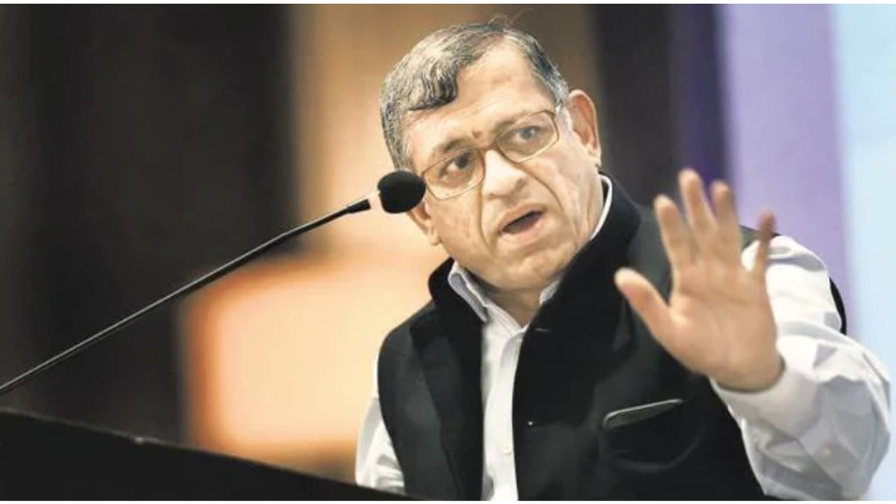 'കഴിവ് കൊണ്ടല്ല, രാഷ്ട്രീയക്കാരുടെ കാലിൽ വീണാണ് മിക്കവരും ജഡ്ജി ആകുന്നത്'; വിവാദ പരാമർശവുമായി ഗുരുമൂർത്തി 'കഴിവ് കൊണ്ടല്ല, രാഷ്ട്രീയക്കാരുടെ കാലിൽ വീണാണ് മിക്കവരും ജഡ്ജി ആകുന്നത്'; വിവാദ പരാമർശവുമായി ഗുരുമൂർത്തി