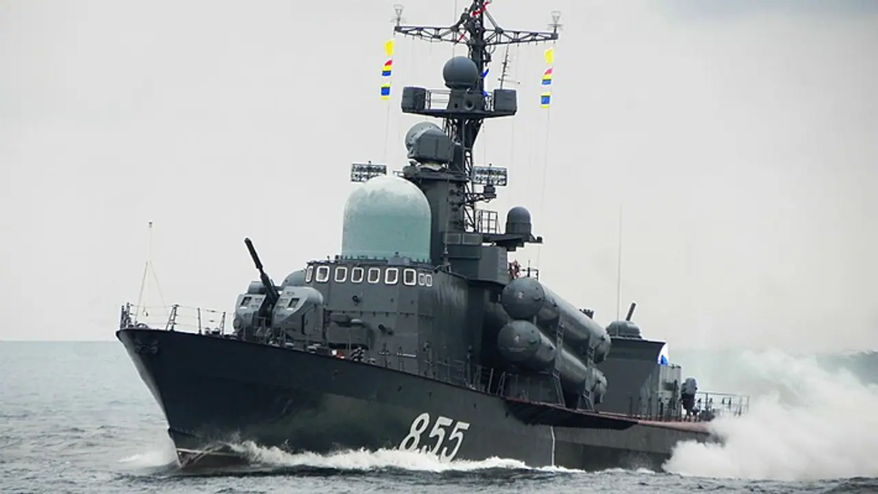 പാക് പതാകയുള്ള കപ്പലുകൾക്ക് ഇന്ത്യൻ തുറമുഖങ്ങളിലേക്ക് പ്രവേശിക്കുന്നതിന് വിലക്ക്; വിജ്ഞാപനമിറക്കി കേന്ദ്രം