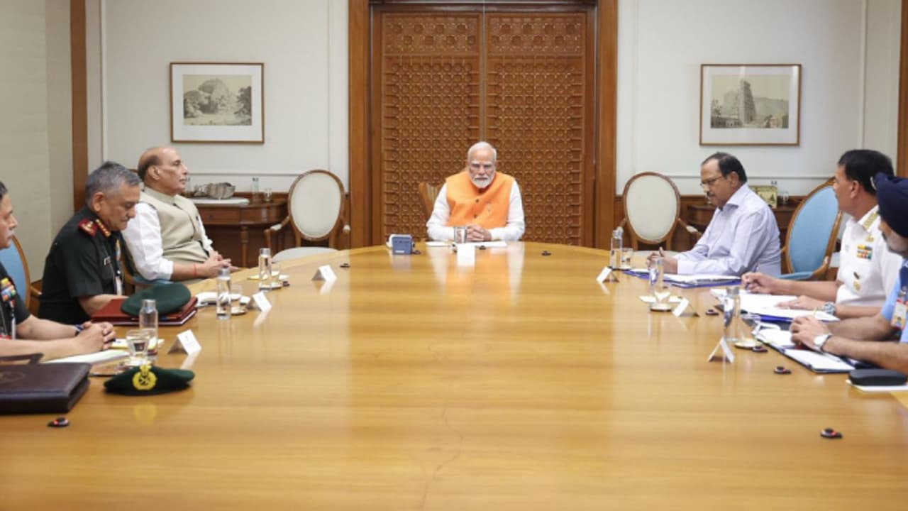 പഹൽഗാം ആക്രമണം: സൈന്യങ്ങൾക്ക് പൂർണ സ്വാതന്ത്ര്യമെന്ന് പ്രധാനമന്ത്രി;തിരിച്ചടിയുടെ രീതിയും സമയവും തീരുമാനിക്കാം