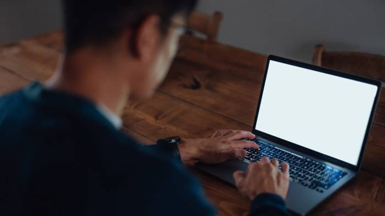 ഇന്ത്യക്കാരനായ എച്ച് ആർ, യൂറോപ്പിലെ തൊഴിൽ സംസ്കാരം പോലും നശിപ്പിക്കുന്നു; പോസ്റ്റുമായി യുവാവ് ഇന്ത്യക്കാരനായ എച്ച് ആർ, യൂറോപ്പിലെ തൊഴിൽ സംസ്കാരം പോലും നശിപ്പിക്കുന്നു; പോസ്റ്റുമായി യുവാവ്