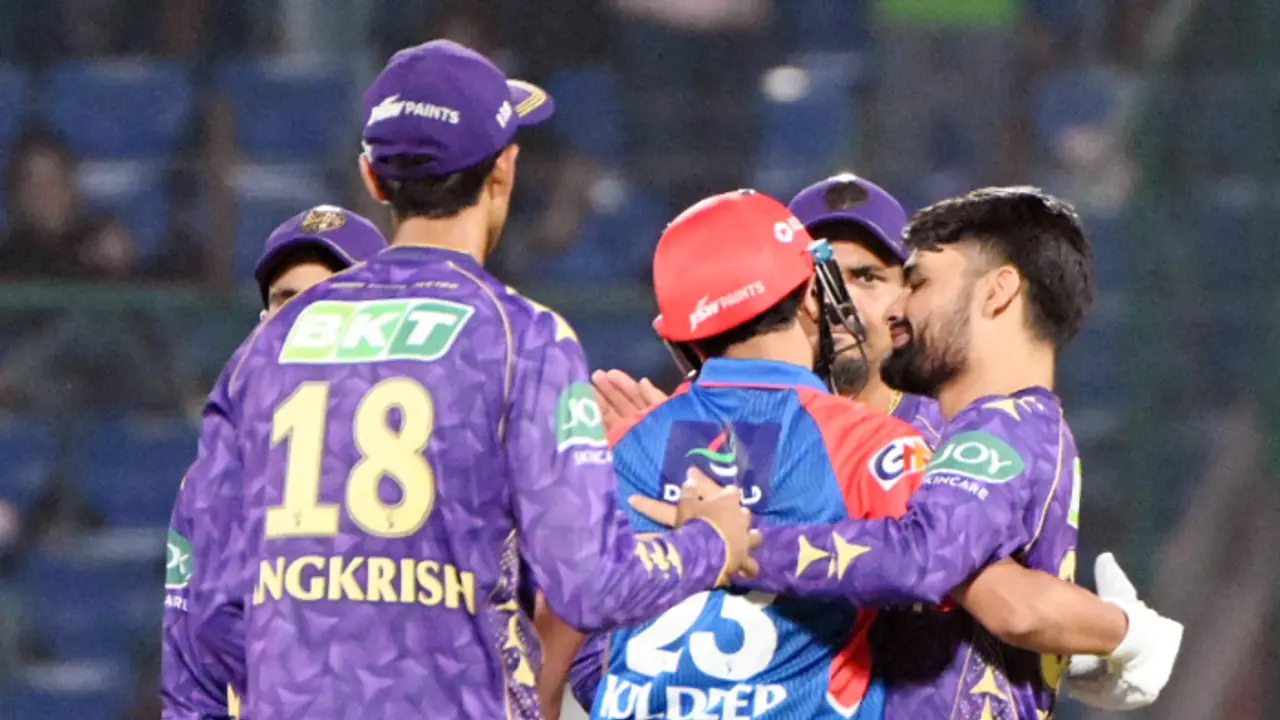 ನೋಡನೋಡುತ್ತಿದ್ದಂತೆ ರಿಂಕು ಕೆನ್ನೆಗೆ ಬಾರಿಸಿದ ಕುಲ್ದೀಪ್ ಯಾದವ್; ಅಚ್ಚರಿ ಅಪ್ಡೇಟ್ ಕೊಟ್ಟ ಕೆಕೆಆರ್! ನೋಡನೋಡುತ್ತಿದ್ದಂತೆ ರಿಂಕು ಕೆನ್ನೆಗೆ ಬಾರಿಸಿದ ಕುಲ್ದೀಪ್ ಯಾದವ್; ಅಚ್ಚರಿ ಅಪ್ಡೇಟ್ ಕೊಟ್ಟ ಕೆಕೆಆರ್!