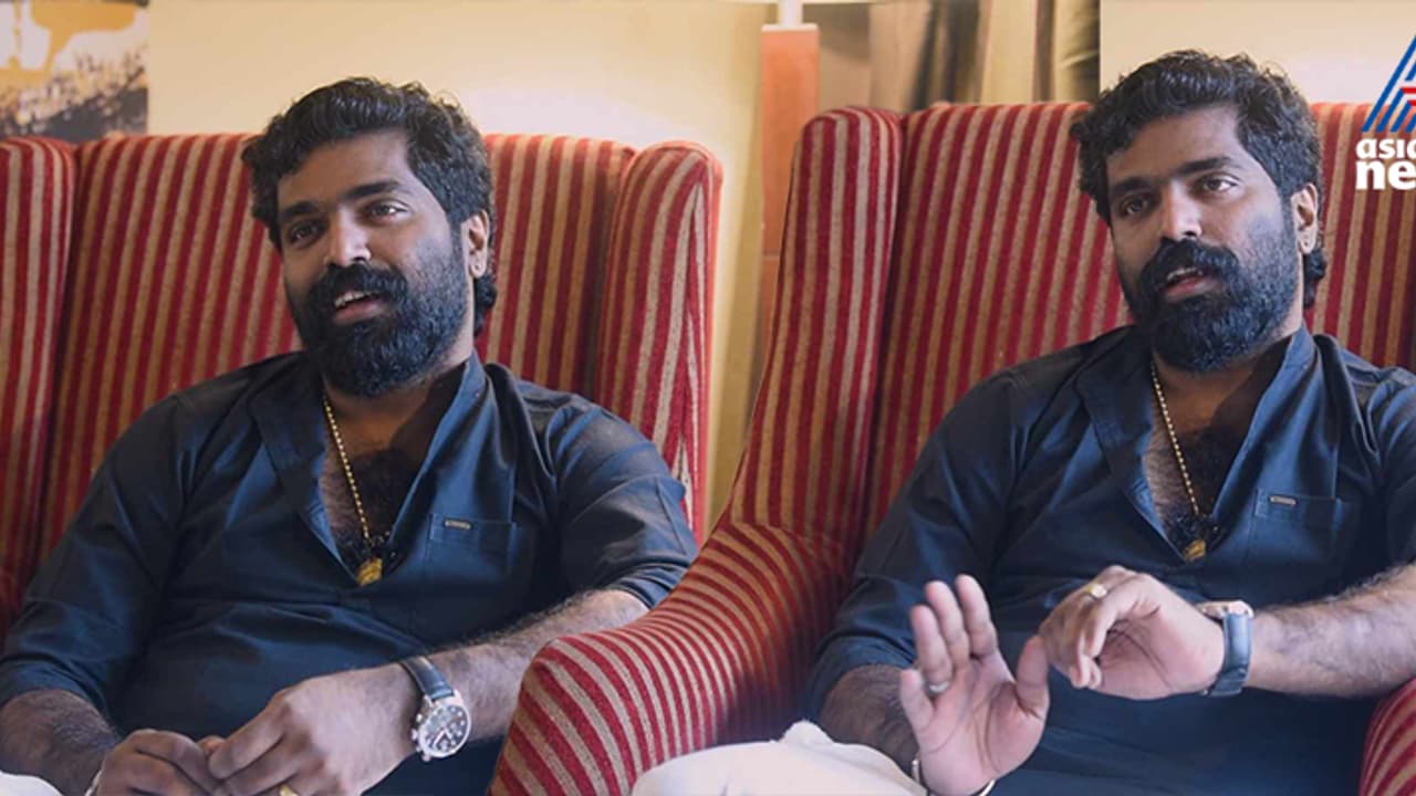 കഥ പറയാൻ പുകയ്ക്കുള്ളിലേക്ക് ക്ഷണിച്ചവരുണ്ട്, വിൻസിയെ മാറ്റി നിർത്താൻ പാടില്ല: അഭിലാഷ് പിള്ള കഥ പറയാൻ പുകയ്ക്കുള്ളിലേക്ക് ക്ഷണിച്ചവരുണ്ട്, വിൻസിയെ മാറ്റി നിർത്താൻ പാടില്ല: അഭിലാഷ് പിള്ള