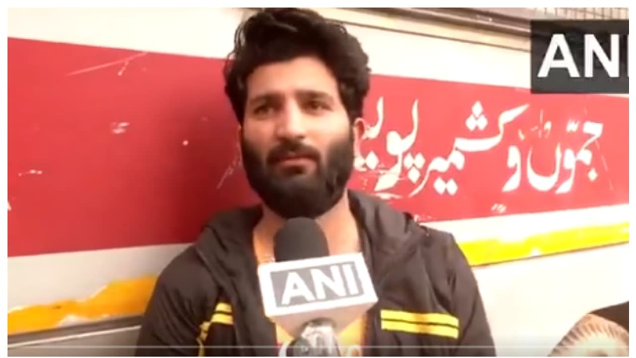 കൈവശം ഇന്ത്യൻ വോട്ടർ ഐഡി, ആധാർ, റേഷൻ കാർഡുകളെന്ന് പാക് പൌരൻ; വീഡിയോ വൈറല്‍ 