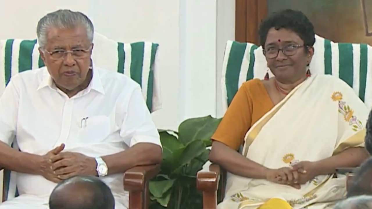 അർത്ഥ പൂർണമായ സർവീസ് കാലഘട്ടം; വാനോളം പ്രശംസിച്ച് മുഖ്യമന്ത്രി പിണറായി വിജയൻ; ചീഫ് സെക്രട്ടറിക്ക് യാത്രയയപ്പ്