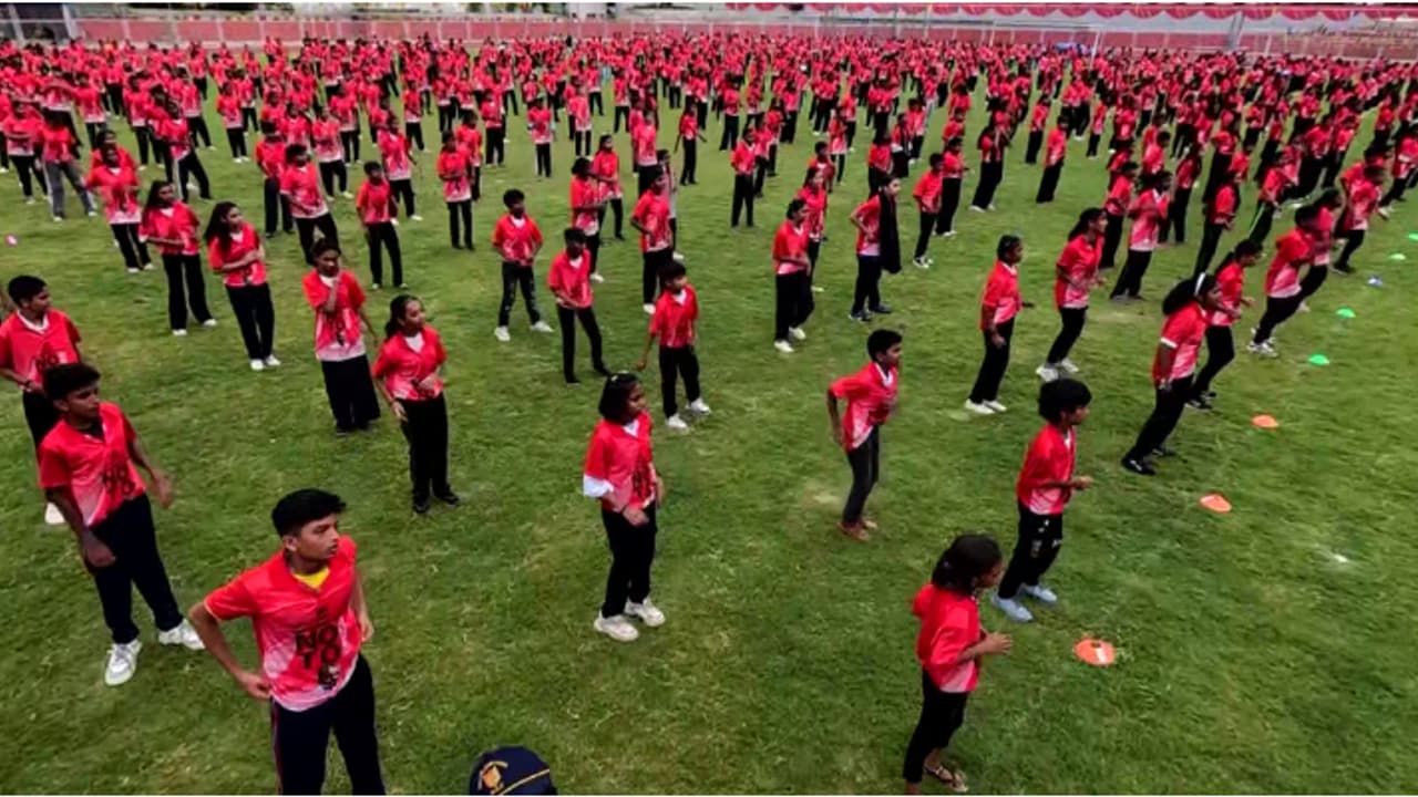 ലഹരിക്കെതിരായ ആദ്യ ചുവടുവെപ്പെന്ന് മുഖ്യമന്ത്രി; ആവേശമായി കുട്ടികളുടെ മെഗാ സൂംബ ലഹരിക്കെതിരായ ആദ്യ ചുവടുവെപ്പെന്ന് മുഖ്യമന്ത്രി; ആവേശമായി കുട്ടികളുടെ മെഗാ സൂംബ