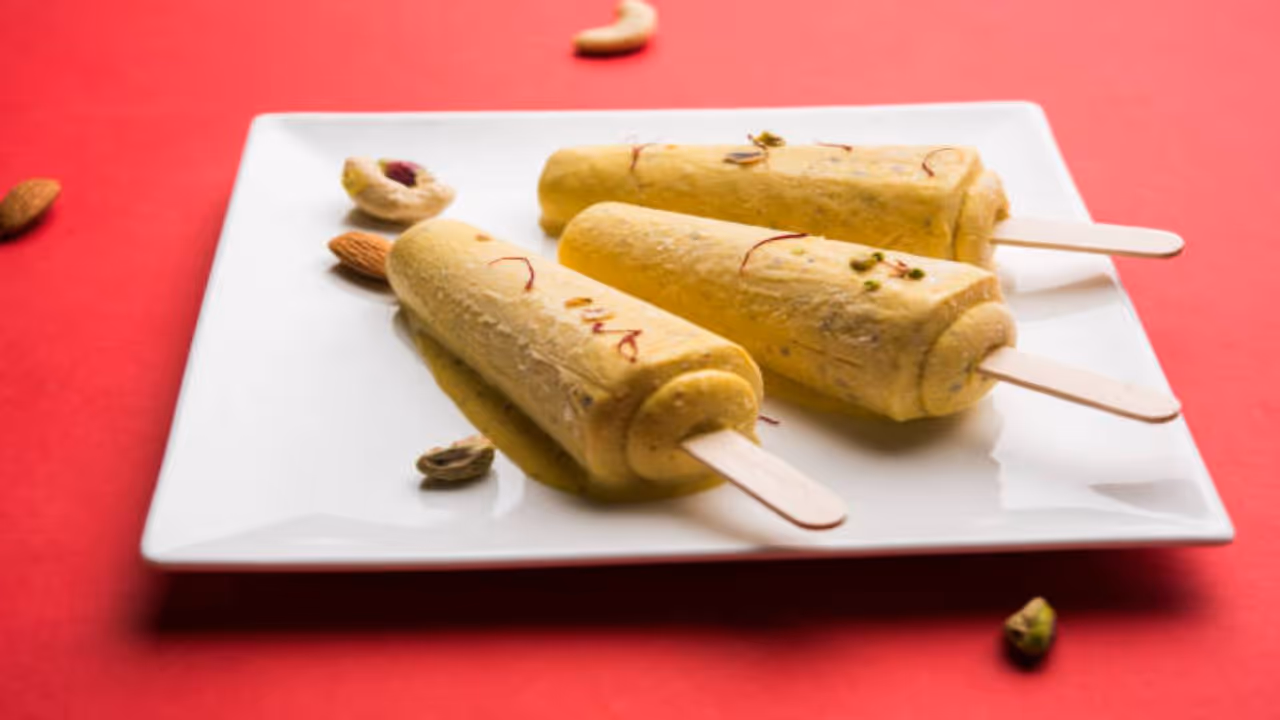 Homemade Kulfi: 5 నిమిషాల్లో చల్లని పిస్తా కుల్ఫీ.. ఇది నోట్లో వెన్నలా కరిగిపోతుంది! Homemade Kulfi: 5 నిమిషాల్లో చల్లని పిస్తా కుల్ఫీ.. ఇది నోట్లో వెన్నలా కరిగిపోతుంది!