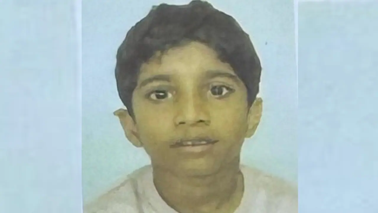 ഉമ്മ ചക്ക മുറിക്കുന്നതിനിടെ കത്തിയ്ക്ക് മുകളിലേക്ക് വീണ് എട്ടു വയസുകാരന് ദാരുണാന്ത്യം ഉമ്മ ചക്ക മുറിക്കുന്നതിനിടെ കത്തിയ്ക്ക് മുകളിലേക്ക് വീണ് എട്ടു വയസുകാരന് ദാരുണാന്ത്യം