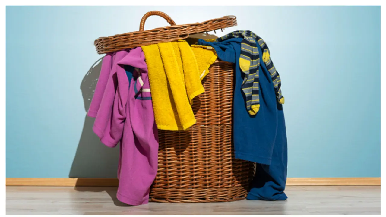 ബ്ലീച്ച് വസ്ത്രങ്ങളെ ഇല്ലാതാക്കുന്നു; പഴകിയ വസ്ത്രങ്ങൾ പുത്തനാക്കാൻ ഇത്രയേ ചെയ്യാനുള്ളൂ 